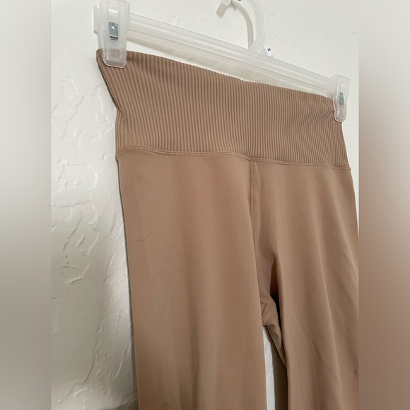 Vuori Rib Studio Legging in Coconut. Small. EUC. - Picture 14 of 17
